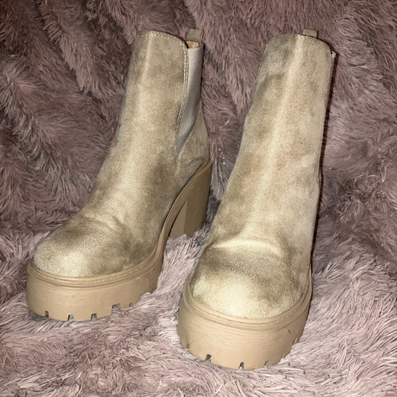 Soda Women's Faux Suede Chelsea Platform Block Heel Ankle Bootie - Picture 5 of 7